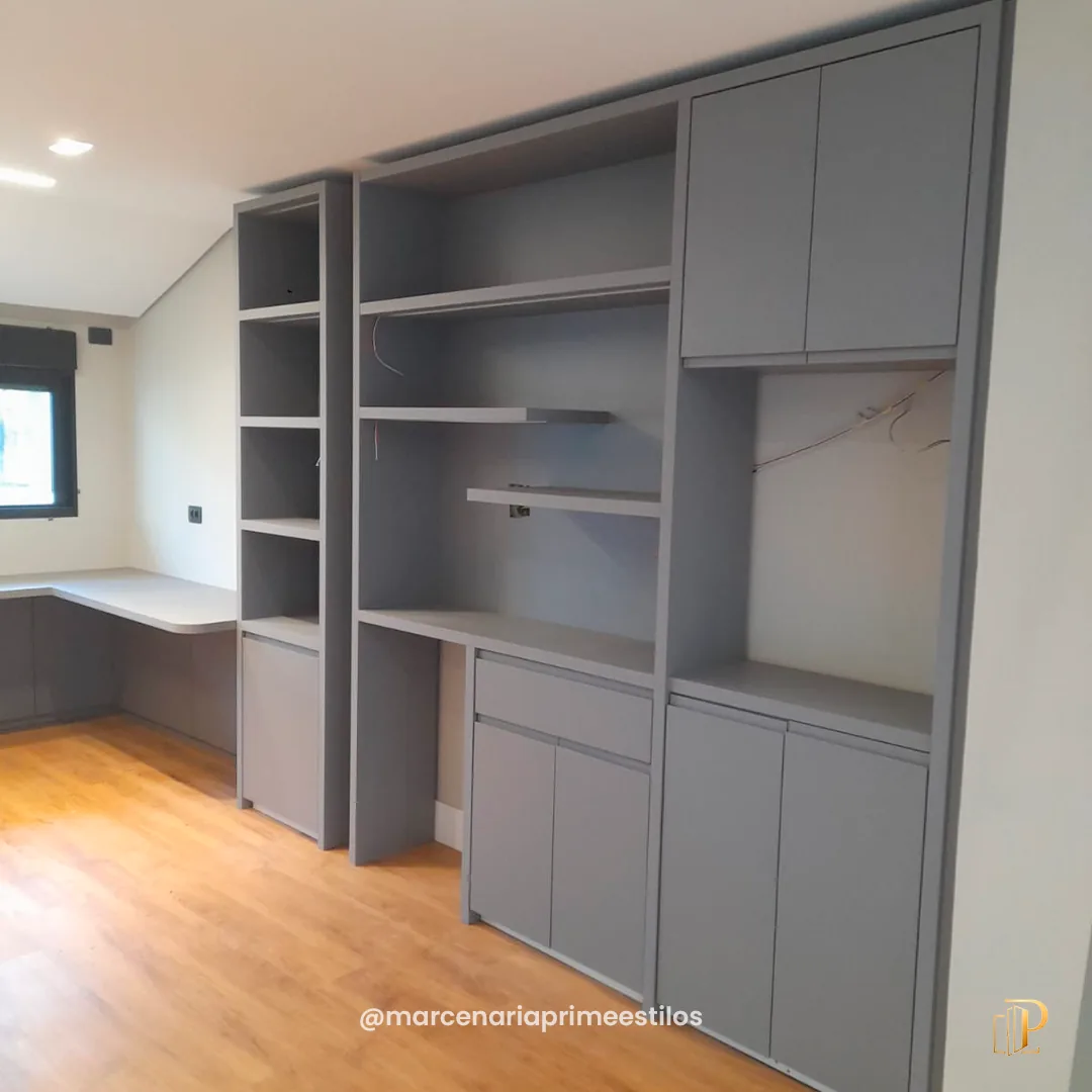Closet com Portas de Vidro Reflecta e Iluminação em LED em Tatuí SP